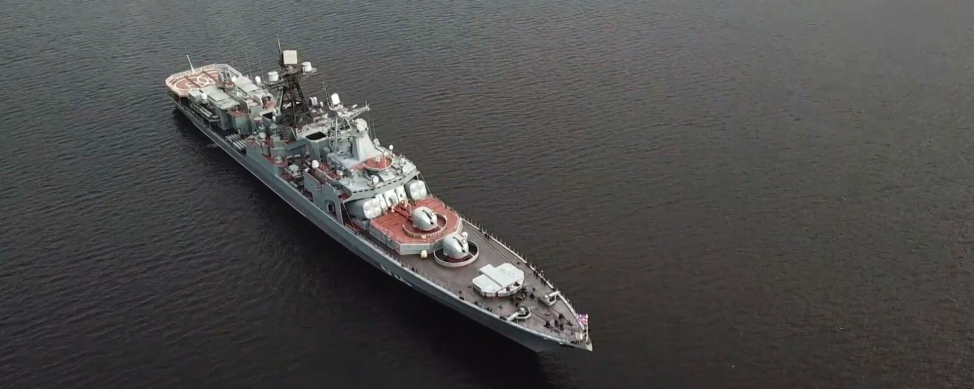 На видео сняли прибытие боевых кораблей для участия в параде ВМФ России - Sputnik Латвия, 1920, 15.07.2020