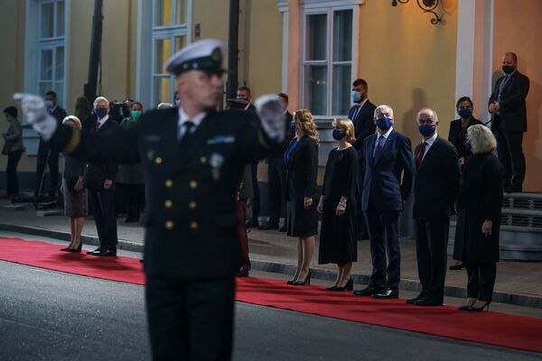 Официальный визит президента Франции Эммануэля Макрона с супругой Брижит Макрон - Sputnik Латвия