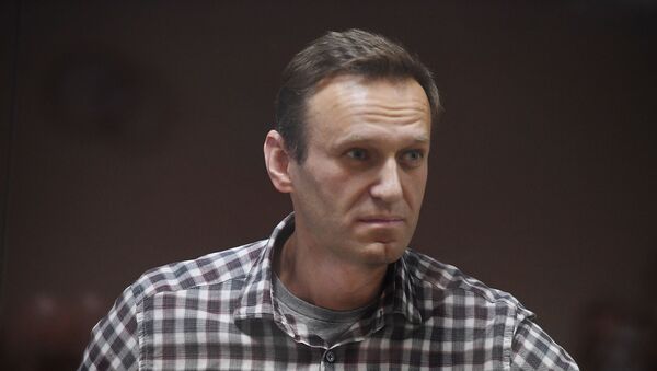 Алексей Навальный в зале суда - Sputnik Latvija
