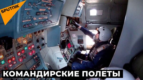 Командирские полеты: учения бомбардировщиков Ту-160 на авиабазе Энгельс - Sputnik Latvija