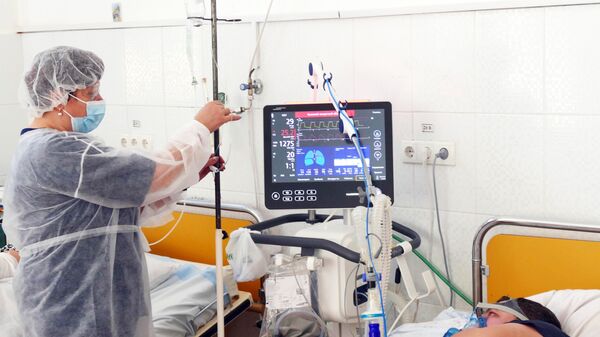Аппарат ИВЛ в инфекционной больнице - Sputnik Latvija