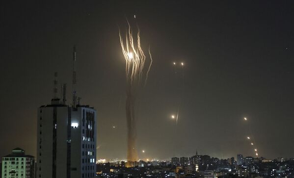 Ракеты запущены в сторону Израиля из города Газа - Sputnik Латвия