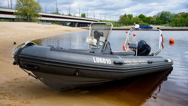 Спасательная лодка Муниципальной полиции - Sputnik Латвия