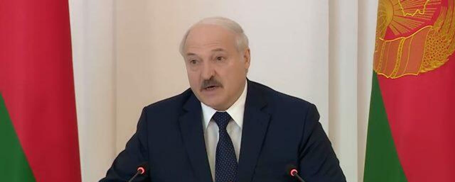 Лукашенко рассказал, какие документы привез на встречу с Путиным - Sputnik Latvija, 1920, 03.06.2021