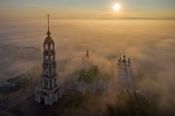Fotogrāfija maija rītā, miglā - Sputnik Latvija