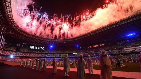 Салют на торжественной церемонии закрытия XXXII летних Олимпийских игр в Токио на Национальном олимпийском стадионе  - Sputnik Латвия