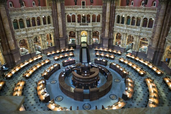 ASV Kongresa bibliotēkā ir 158 miljoni izdevumu. Lai vienkārši uzmestu tiem aci, jums būs vajadzīgi vairāk nekā 130 dzīves gadi - Sputnik Latvija