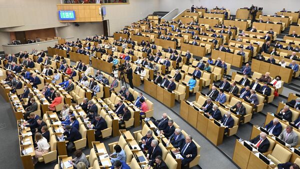 Депутаты на пленарном заседании Госдумы РФ - Sputnik Latvija