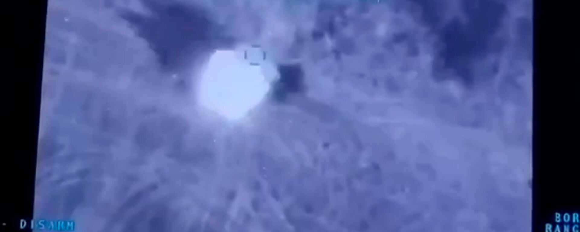 Стоп-кадр видео применения беспилотника Bayraktar TB2 в Донбассе - Sputnik Latvija, 1920, 01.11.2021