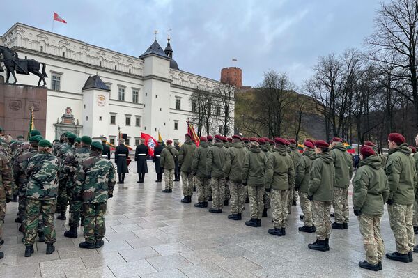 В церемонии приняли участие солдаты почетного караула штабного батальона Великого князя Литовского Гедиминаса. - Sputnik Латвия