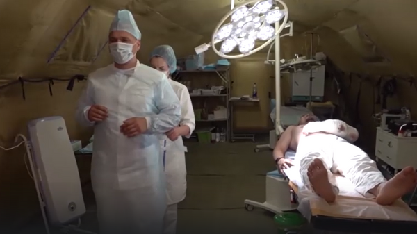 Оказание медицинской помощи российскими военными врачами в ходе СВО - Sputnik Latvija
