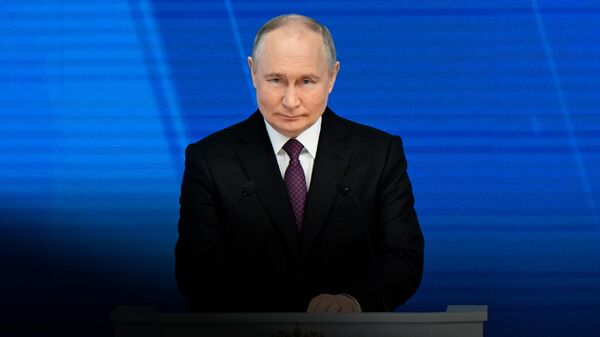 Владимир Путин обращается к депутатам Федерального собрания с ежегодным посланием. Прямая трансляция - Sputnik Латвия