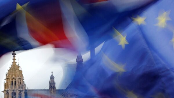 Флаги Великобритании и Евросоюза - Sputnik Latvija