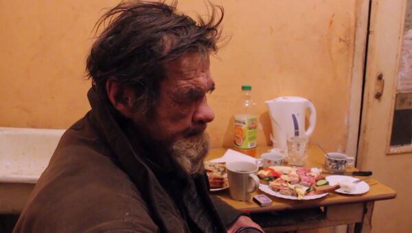Воронежцы помогли старику, избитому подростками ради хайпа - видео - Sputnik Латвия