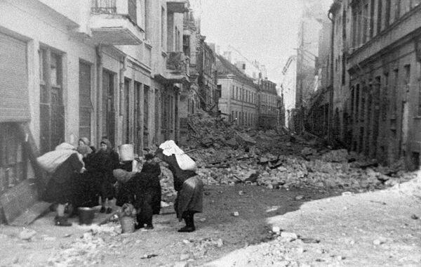 Район cтарого города Риги после ухода фашистов, 1944 год - Sputnik Латвия
