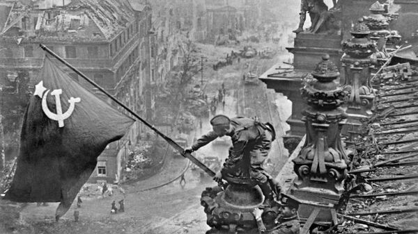 Великая Отечественная война 1941-1945 г.г. Знамя Победы над Берлином - Sputnik Latvija