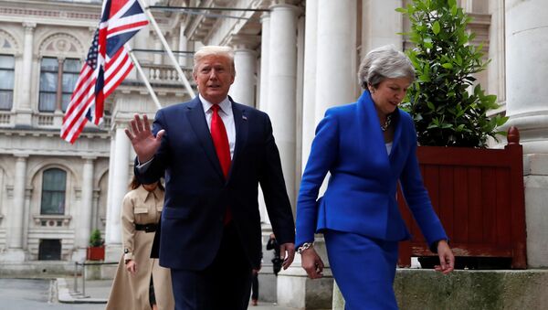Премьер-министр Великобритании Тереза Мэй и президент США Дональд Трамп - Sputnik Latvija