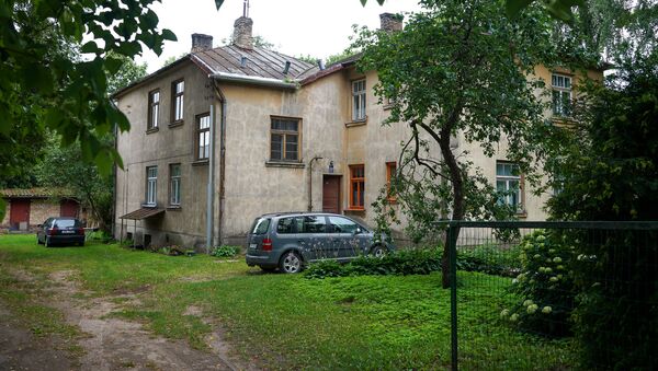  Олег Трофимов прожил в этом доме 46 лет и теперь должен его оставить - Sputnik Латвия