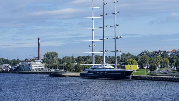 Яхта Черная жемчужина в рижском порту - Sputnik Латвия