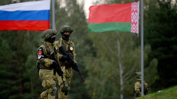 Krievijas un Baltkrievijas kopējās militārās mācības - Sputnik Latvija