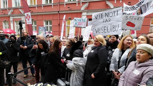 Акция протеста медиков у здания Сейма в Риге - Sputnik Латвия