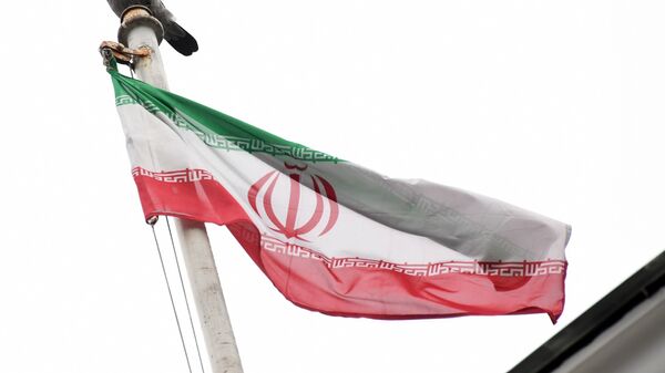 Флаг посольства Исламской Республики Иран. - Sputnik Latvija