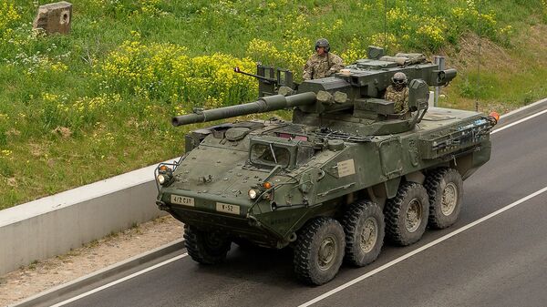 Тяжелая военная техника США Stryker M1128 Mobile Gun System возможно будет стрелять на новом полигоне под Даугавпилсом - Sputnik Латвия