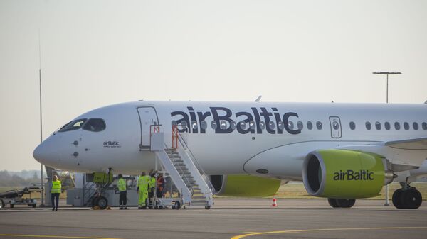 Самолет Airbus A220-300 авиакомпании airBaltic - Sputnik Latvija