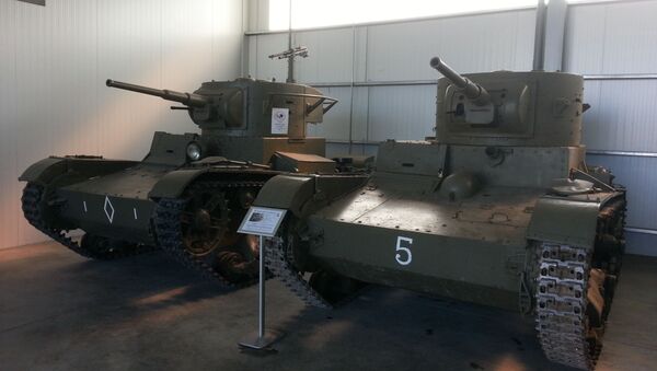 Танки Т-26, на которых воевали в Испании советские и республиканские танкисты, в экспозиции музея Эль-Голосо под Мадридом - Sputnik Латвия