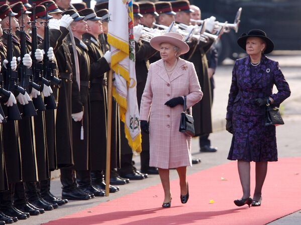 Королева Великобритании Елизавета II и Президент Латвии Вайра Вике-Фрейберга - Sputnik Latvija