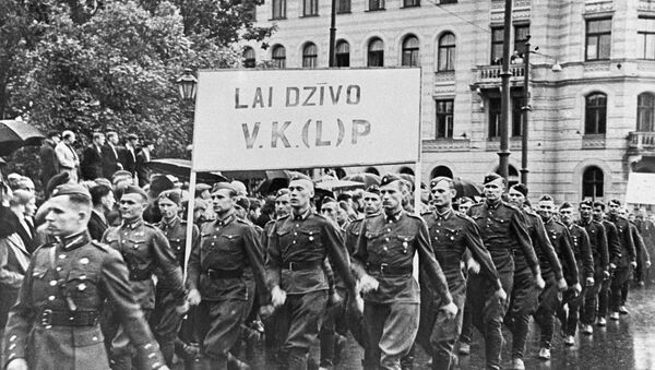 Колонна солдат латышской народной армии на демонстрации, посвященной принятию Латвии в состав СССР. - Sputnik Латвия