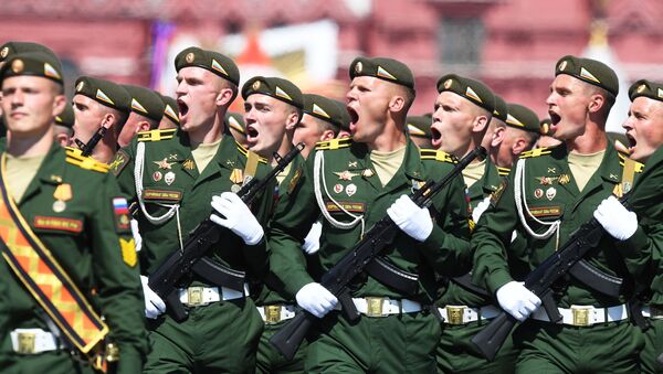 Sarkanajā laukumā Maskavā notika galvenā militārā parāde par godu Uzvaras Lielajā Tēvijas karā 75. gadadienai. - Sputnik Latvija