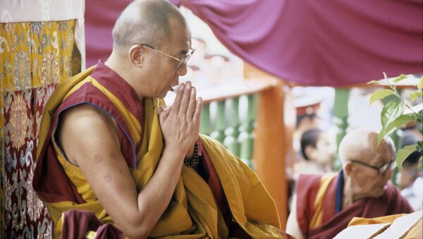 Далай-Лама XIV ведет службу в дацане - Sputnik Латвия