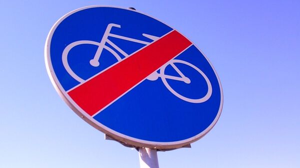 Знак Движение на велосипедах запрещено - Sputnik Latvija