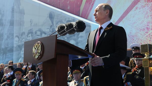Президент России Владимир Путин на параде в честь победы в Великой Отечественной войне - Sputnik Латвия