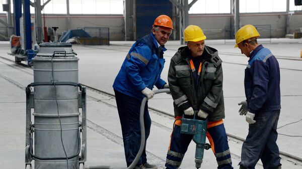Рабочие в блоке корпусных производств - Sputnik Латвия