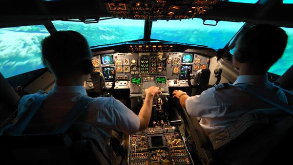 Внутри кабины – симулятора Боинга 737 - Sputnik Латвия