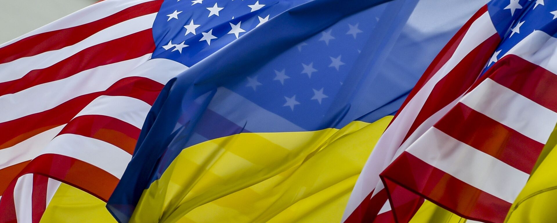 Флаги США и Украины - Sputnik Latvija, 1920, 17.11.2021
