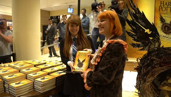 Фанаты Гарри Поттера поделились впечатлениями от выхода новой книги - Sputnik Латвия