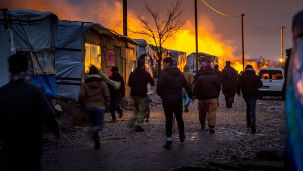 Des migrants à Calais, France - Sputnik Latvija