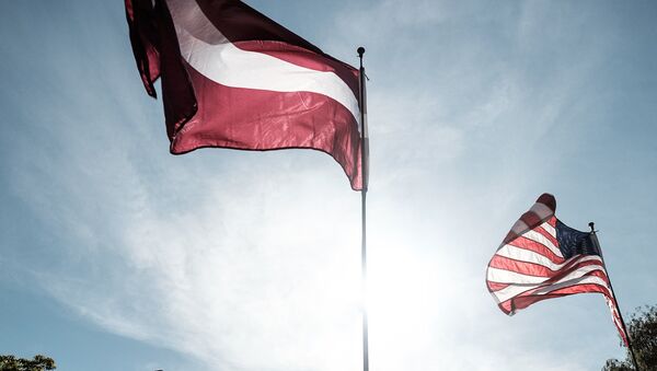 Флаг Латвии и США - Sputnik Латвия