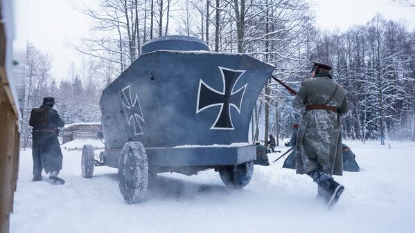 Немецкие войска предприняли контратаку с использованием бронемобиля - Sputnik Латвия