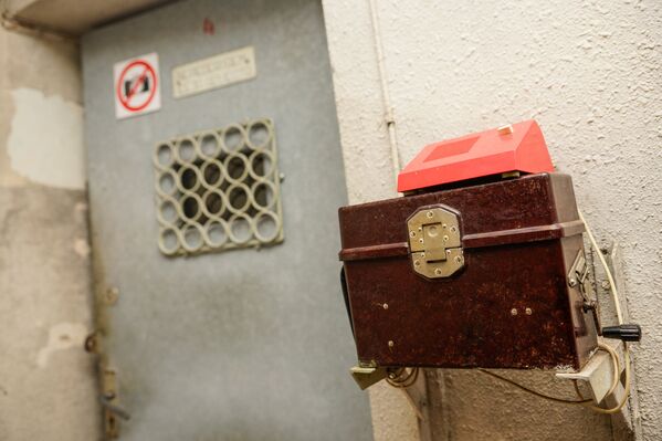 Кодовая дверь на входе в бункер - Sputnik Латвия