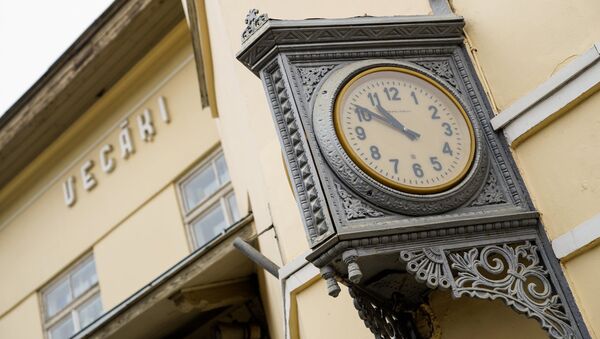 Старинные часы на станции Вецаки - Sputnik Латвия