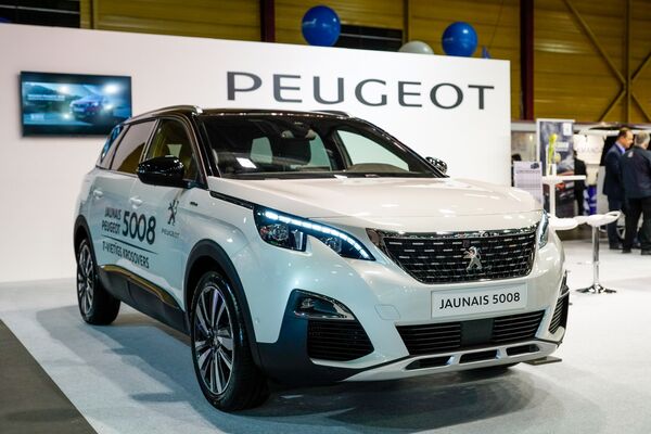 Новинка от автопроизводителя, второе поколение Peugeot 5008 - Sputnik Латвия