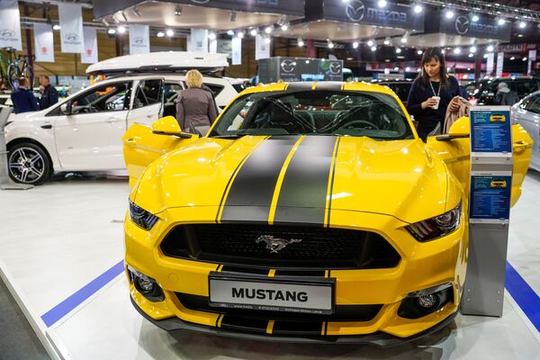 Легендарный Ford Mustang уже полвека радует фанатов марки по всему миру - Sputnik Латвия