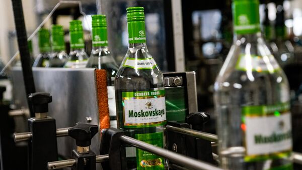 Знаменитая Московская водка производится только в Латвии - Sputnik Latvija