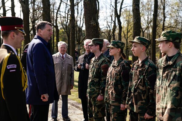 Президент Латвии Раймондс Вейонис пообщался с молодежью - Sputnik Латвия