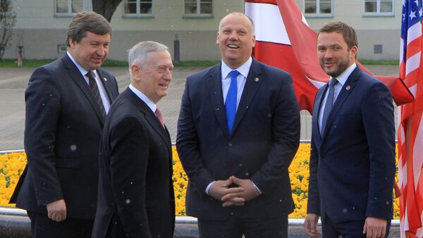 Baltijas valstu un ASV aizsardzības ministri tikšanās laikā Viļņā - Sputnik Latvija