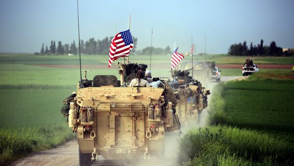 Дислокация американской военной техники возле деревни Дарбасия в Сирии - Sputnik Latvija